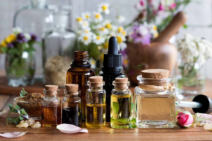 Customs declaration documents for imported sandalwood rose oil from Guangzhou